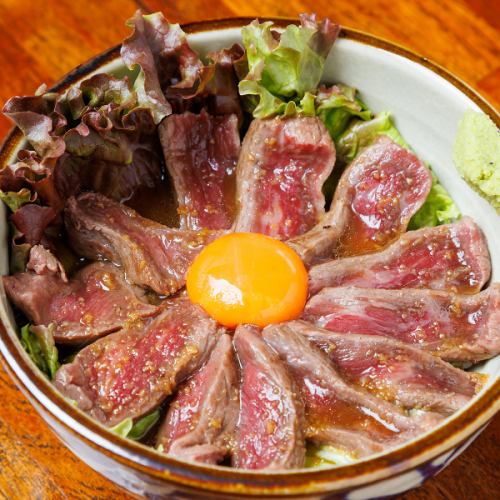 Special sauce with garlic butter scent [Special red beef bowl]