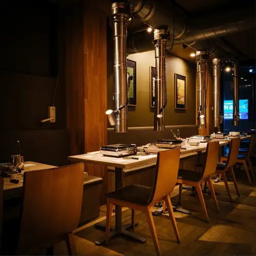 【団体宴会・貸切利用も可能な上質焼肉空間】歓送迎会や会社宴会、懇親会、同窓会など、団体での貸切利用も承っております。人数やご利用シーンに合わせたお席やコースをご提案し、生産者直送の日本三大和牛「近江牛」をゆったりとお楽しみいただけます。渋谷駅徒歩3分の好立地で、大人数でのお集まりにも便利な焼肉店です