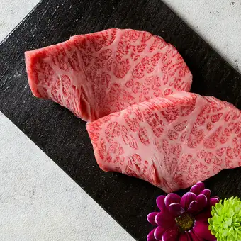 【僅限午餐】近江牛肉三層點心拼盤午餐 | 共10道菜 | 精選3道菜 | 5000日元 | 接受當日預訂