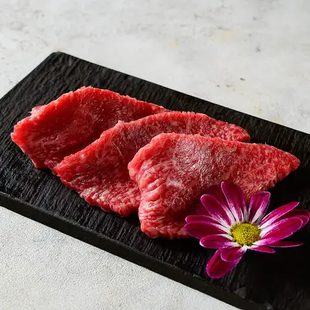【仅限工作日午餐】近江牛肉烤肉午餐 | 共6道菜 | 任选2道菜 | 3000日元 | 接受当日预约 | 至少2人起订