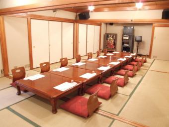 There are five private rooms on the second floor that can accommodate 10 people.If you remove the partition, you can enter up to 80 people.