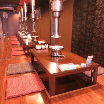 The slightly raised tatami mat seats can accommodate up to 24 people.Also suitable for small and medium banquets.We offer a banquet course with all-you-can-drink.