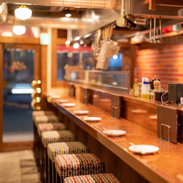 難波の少し外れた元町にたたずむ元町中公園付近の大衆洋食居酒屋。御堂筋なんば駅やJR難波駅から徒歩約5～6分の「洋食堂」と書かれた縦看板が目印です！年中無休で夕方18時から深夜5時まで営業しておりますので、是非一度ご利用ください♪