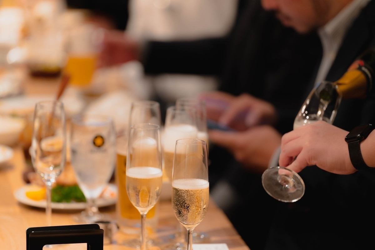 臨場感溢れるカウンター席やテーブル席をご用意しております♪