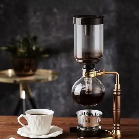 サイフォンで淹れたコーヒー