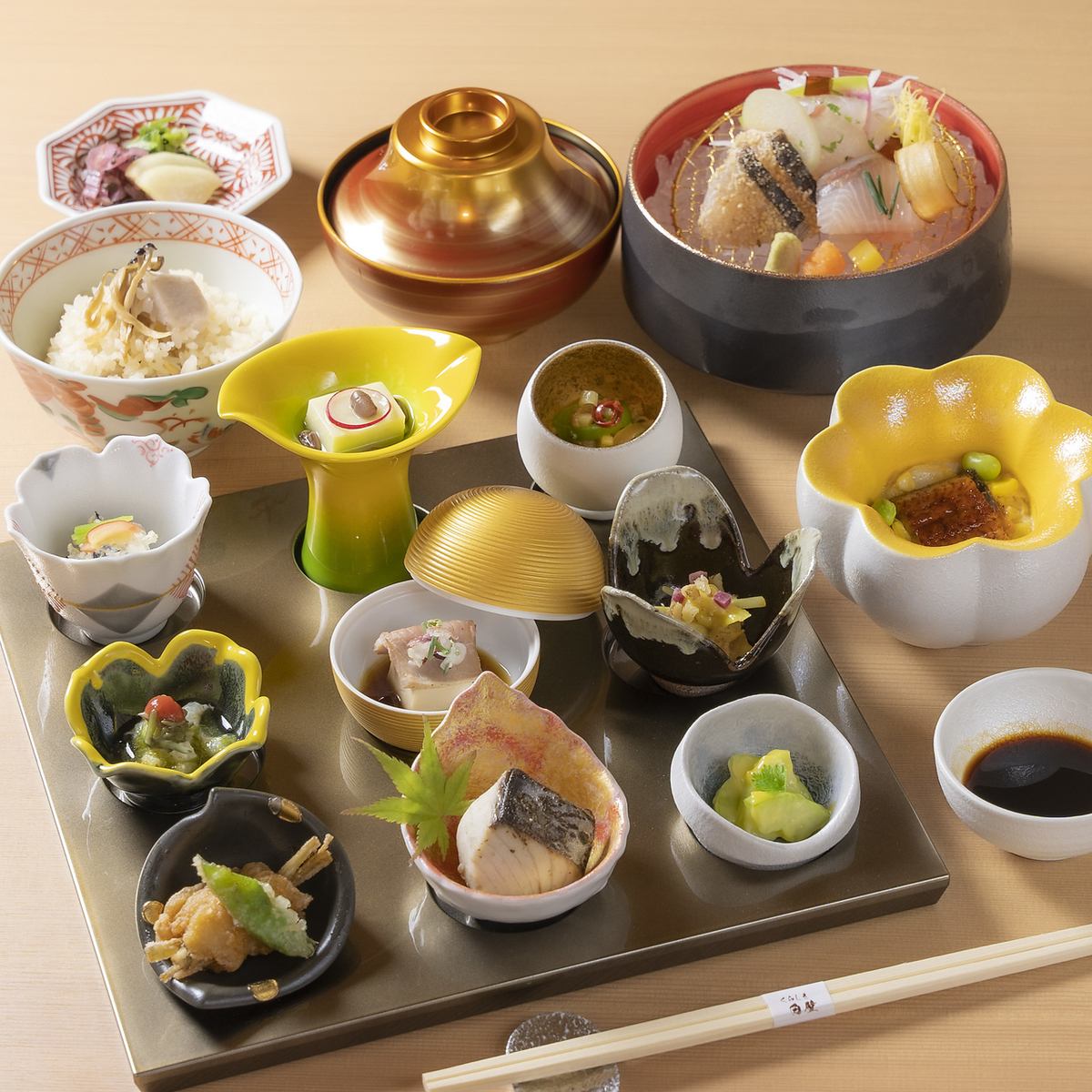 特別な会にぴったりの旬の食材を使った料理をご用意しております