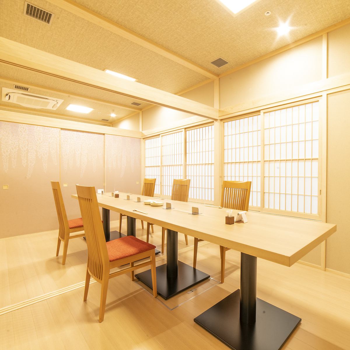 大人数もご利用頂ける個室は9部屋ございます。ご予約はお早めに