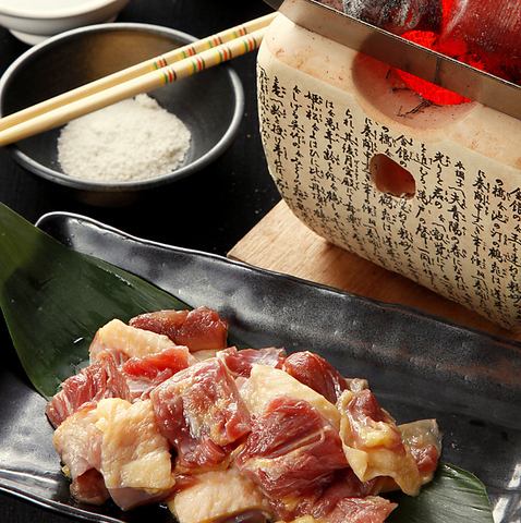 Hakata Nakasu's traditional chicken and pot dishes.The best chicken on our proud charcoal grill♪
