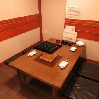 The tatami mat seats have hygiene measures by separating them with sliding doors.