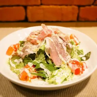 ◆生ハムのシーザーサラダ ◆豚バラ肉と島豆腐の チョレギサラダサラダ