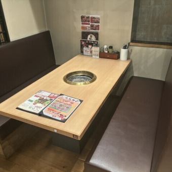 We have private sunken kotatsu rooms that can accommodate 4 to 20 people.We also have a large tatami room that can accommodate up to 60 people! We can arrange the room to suit the occasion, such as 2-4 people, 4-6 people, or 8-10 people, so please feel free to contact us for more information.