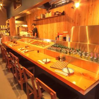 If you want to talk to a friendly and fun shopkeeper, it's definitely the counter.You can enjoy delicious skewers and sake at this place like a sushi counter! Enjoy the best time ♪