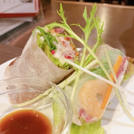 Spring rolls with shrimp and prosciutto