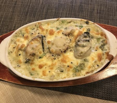 Raw cream cheese doria with oysters and scallops