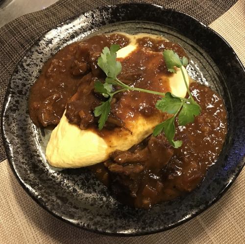 Braised beef tendon omelette with demi-glace sauce