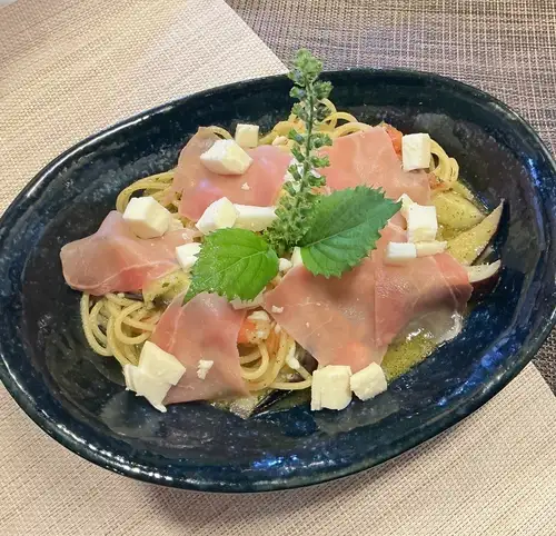 Pasta with eggplant, tomato, prosciutto, and mozzarella in a shiso pesto sauce.
