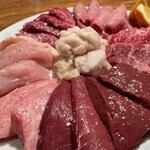サカエヤ特選の近江牛とホルモンの焼肉