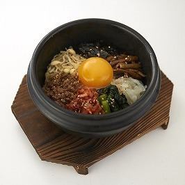 〇 Stone-grilled garlic salt fried rice / 〇 Stone-grilled bibimbap / 〇 Plum, shiso and small sardine soup / 〇 Yukhoejang soup