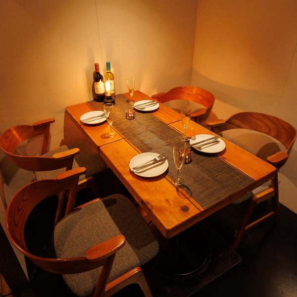 【デートやプライベートな飲み会にも◎】当店はカウンター席もございます。ご宴会はもちろんデートや少人数のプライベートな飲み会にも是非ご利用ください。