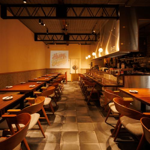 <p>【田町・三田のモダンな隠れ家居酒屋】デートや少人数のプライベートな飲み会にもぴったり。カウンター席も完備しており、飲み放題付きのご宴会はもちろん、落ち着いた雰囲気の中で特別な時間をお過ごしいただけます。田町・三田エリアでの隠れたお店で、大切な人との時間を豊かに彩ります。</p>