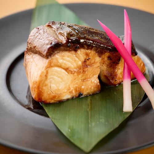 Charcoal-grilled flying squid / Grilled local chicken / Winter special!! Teriyaki yellowtail