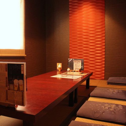 <p>【個室もご予約可能】落ち着いた雰囲気の個室は周りを気にせずゆったりとお食事をお楽しみ頂けます。ご家族での食事会や大切なゲストのおもてなしにも最適◎ご接待や遠方からのゲストのおもてなしにもぜひ当店をご活用ください。</p>