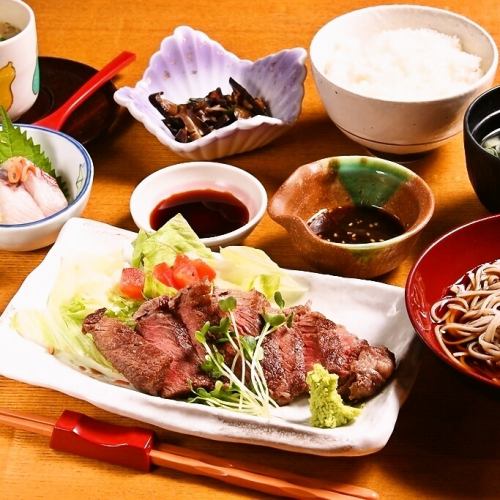 【単品料理・お子様メニューも充実】プライベートなお食事シーンも楽しめる丼ものや御膳料理も充実！