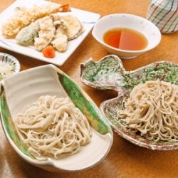 寒暖の差が激しい信州の「そば」は風味が違います。信州産そば粉で打つこだわりのそば