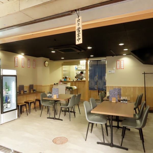 【明るい店内×新店の清潔感】大須商店街の路地裏に面した1階席は、明るく清潔感のある店内に仕上げております♪