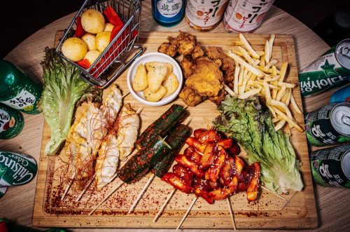 【アラカルトも充実】定番韓国料理だけではなく、辛ラーメンを使った創作メニューも。何度でも来たくなる♪