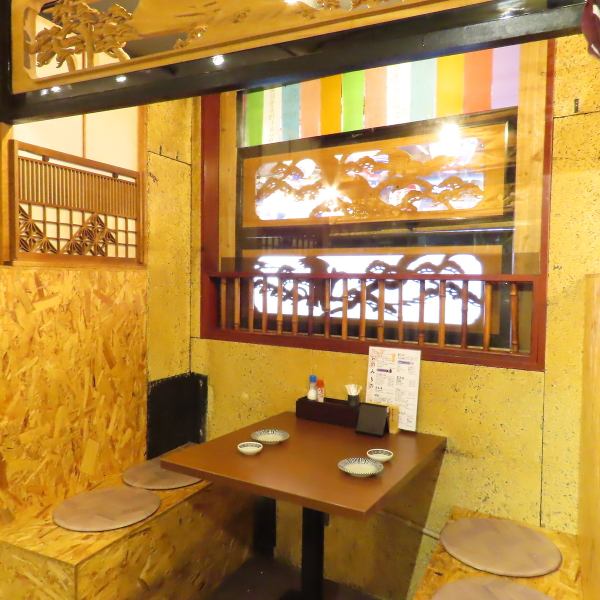 地元の食材をふんだんに使用。港町ならではの鮮魚と加賀野菜を堪能できます。店内は木の温かみを基調に、落ち着いた和の雰囲気に。観光で訪れる方には石川の「旬」を知るきっかけに。地元客の方には普段づかいの一軒として愛される存在です。肩肘張らず、それでいて贅沢な味わいに触れられます。心満たす金沢の味わいを。