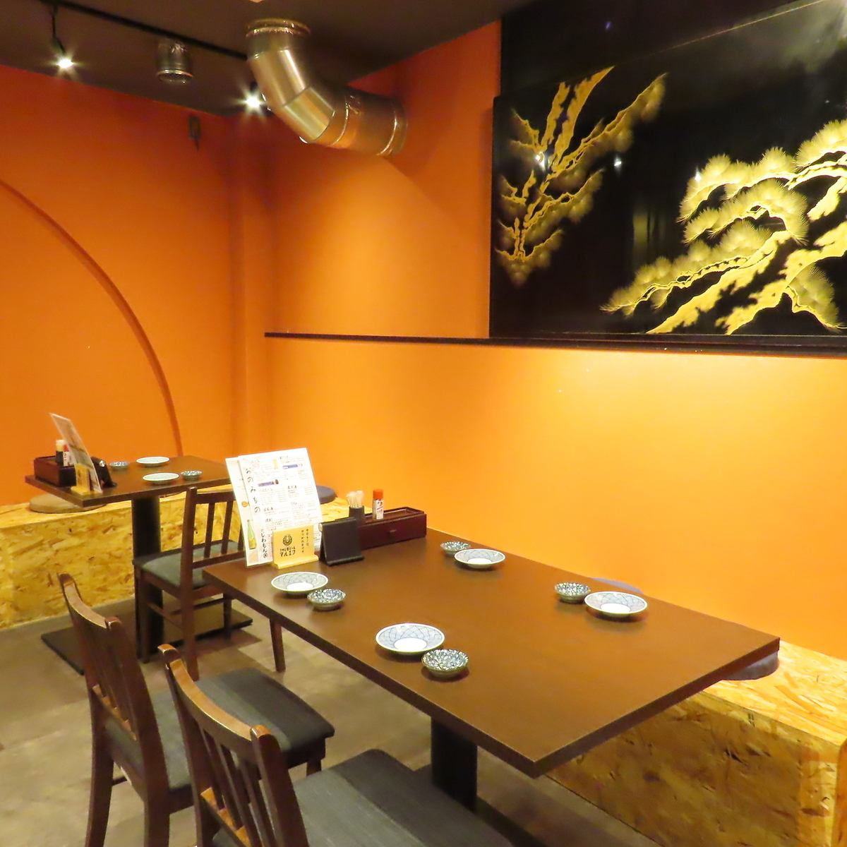 落ち着いた店内◎ゆったりとした空間でお食事とお酒をご堪能。