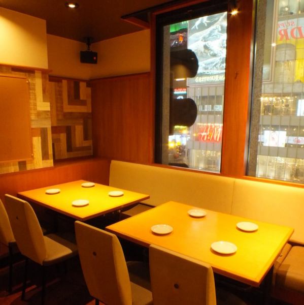 There is also a table seat where you can look down on the night view of Dotonbori! You can also use a large group of people by jumping in on the day! Only Takoyaki Prince can enjoy cheap and fun on the day in Namba ♪ Please inquire