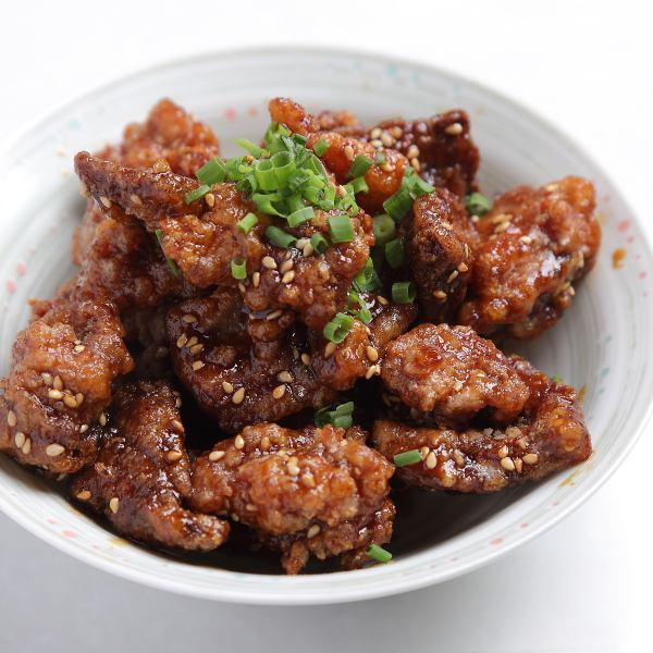 外はカリッと中はジューシー！特製甘辛ダレのもつ唐