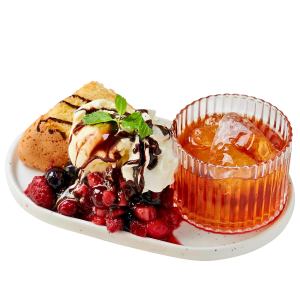 딱딱한 과일 믹스 쉬폰 케이크