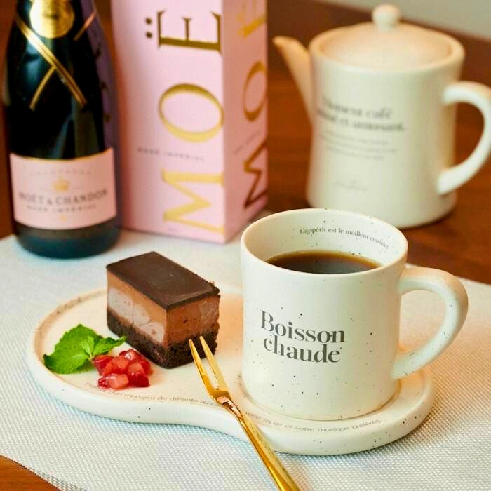 シャンパンとスイーツで、贅沢・特別な貸切パーティーを。