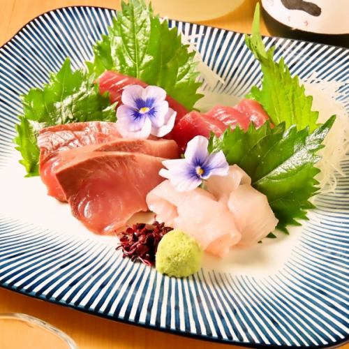 Assorted sashimi