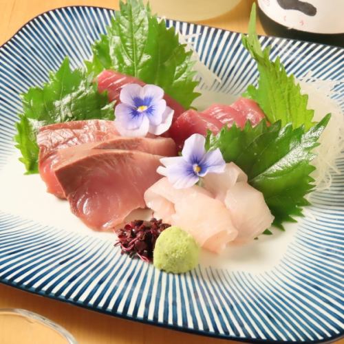 Assorted sashimi