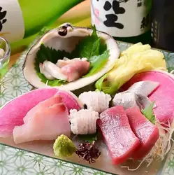 Assorted sashimi