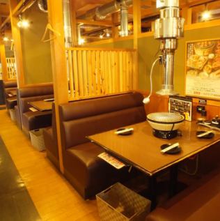 We have a spacious table seat ♪ You can relax and calm down for meals.
