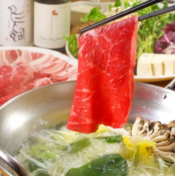 ■人气的涮锅畅饮畅饮菜单有“豪华”的大理石纹国产牛肉和“超值”的特别猪肉套餐◎
