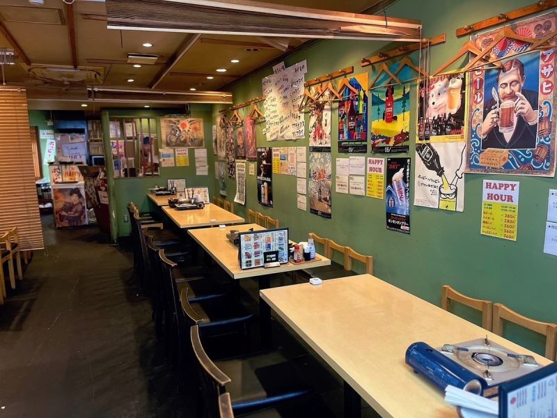 大小様々なゆったりテーブル席はフロア貸切最大40名様まで！店舗貸切は最大100名様まで対応可能♪レイアウト自由なテーブル席は少人数～団体様まで幅広くご活用頂けます◎1名様でももちろんOK！会社帰りのちょい飲みに◎門前仲町で飲み会や宴会なら焼き鳥・串カツや博多もつ鍋が自慢の人気居酒屋『串人』で決まりっ♪