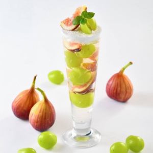 シャインマスカットとイチジクのパフェ