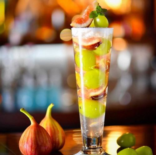 シャインマスカットとイチジクのパフェ