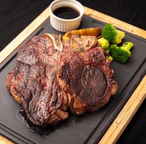 Makes you want to take a photo!? Tomahawk steak 6,578 yen/T-bone steak 7,678 yen