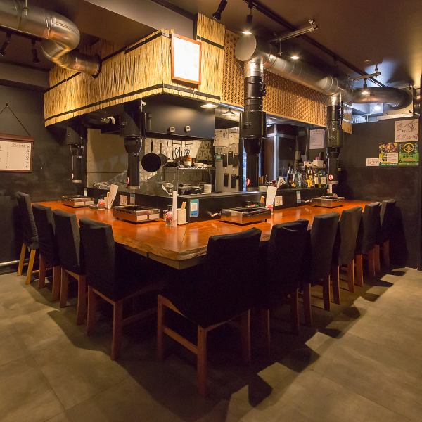 店内は木を基調とした温かみのあるデザインで、落ち着いた雰囲気ゆったりと過ごせます。記念日やデートなど特別なシーンにもふさわしく、静かに過ごしたい方にも最適な空間です◎毎月変わる店主厳選の日本酒もご用意し、みなさまのご来店お待ちしております。