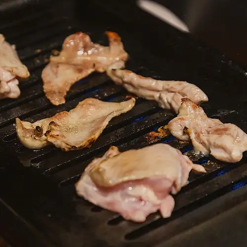 焼き鳥と一味違う鶏焼肉を