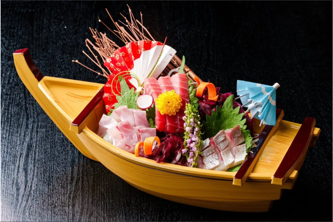 豊洲直送の鮮魚や高級本鮪を堪能。〆には名物【鯛飯】を
