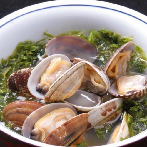 Steamed clams and sea lettuce
