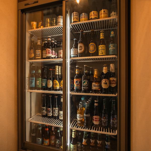 【◆豊富なビールショーケース◆】常時10種類以上のクラフトビールをお楽しみいただけます！